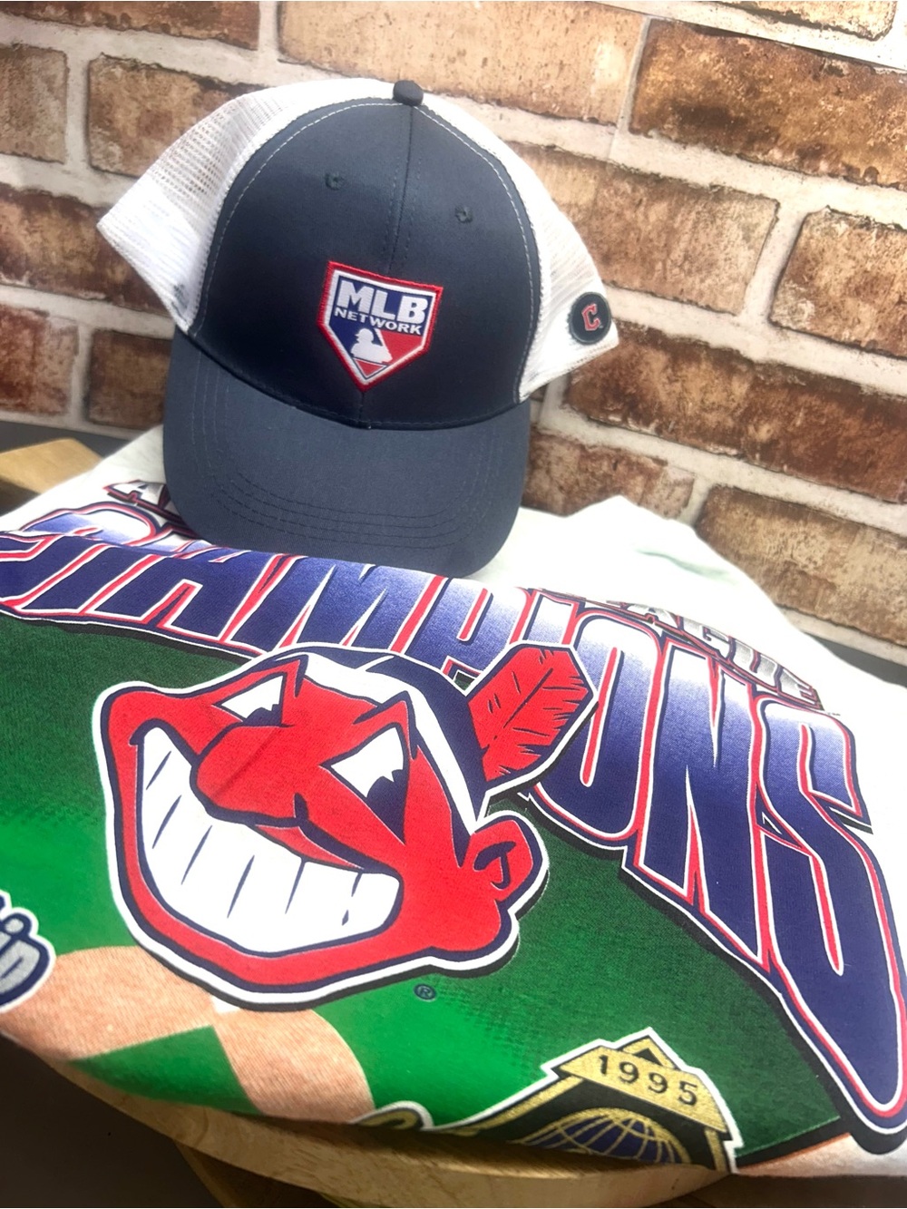 Vintage 1995 Cleveland Indians American League Champions T-shirt and MLB Hat 2XL